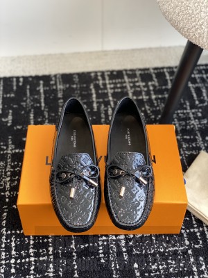 Louis Vuitton Women's Gloria Flat Loafer 06