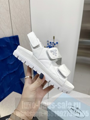 Padded Calfskin 20mm Upper with metal lettering logoleather White sandals