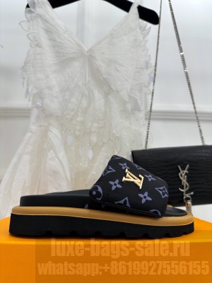 Louis Vuitton Unisex Pool pillow comfort mule slide flat 012