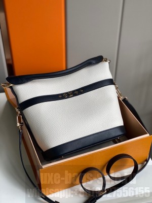 Louis Vuitton Cruiser PM Bag 25cm Supple Grained Calfskin Leather Spring/Summer 2021 Collection M57813, Cream/Black
