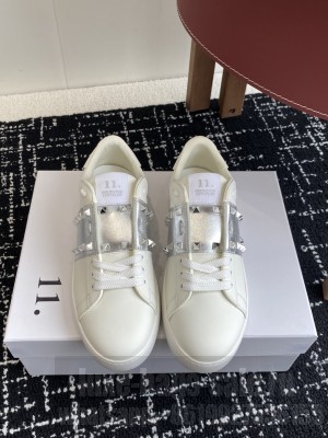 Valentino Garavani Rockstud Untitled sneaker in white calfskin 033 2025