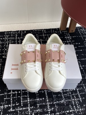 Valentino Garavani Rockstud Untitled sneaker in white calfskin 026 2025