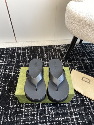 Gucci Women's Thong Platform Sandal 746334 Black