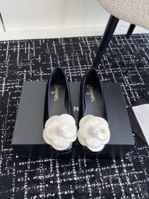Chanel Velvet Camellia Suede Flat Black/White 2024