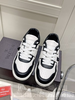 Valentino Garavani ONE STUD Low-Top Nappa Sneaker 2022 collection 03