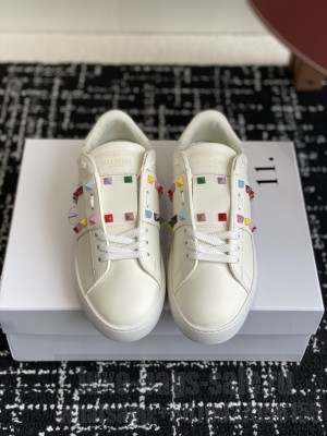 Valentino Garavani Rockstud Untitled sneaker in white calfskin 010 2025