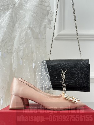 Roger Vivier Crystal buckle in Satin 5cm Pump Pink