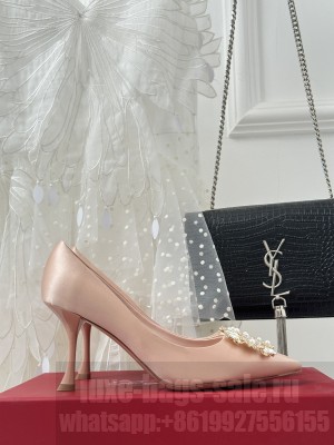 Roger Vivier Flower Strass Buckle 8.5cm Pumps in Satin Beige