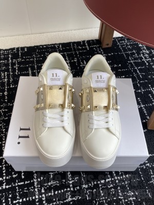 Valentino Garavani Rockstud Untitled sneaker in white calfskin 049 2025