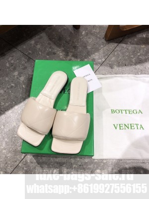 Bottega Veneta RUBBER LIDO Flat Sandals 01 2021 Collection