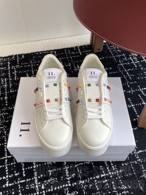 Valentino Garavani Rockstud Untitled sneaker in white calfskin 048 2025