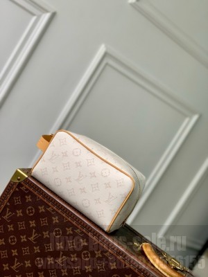 Louis Vuitton Locker Dopp Kit M14839 white