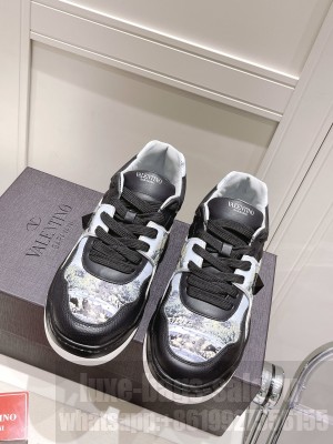 Valentino Garavani ONE STUD Low-Top Nappa Sneaker 2022 collection 023