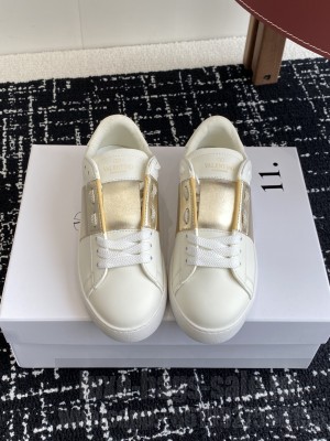 Valentino Garavani Rockstud Untitled sneaker in white calfskin 014 2025