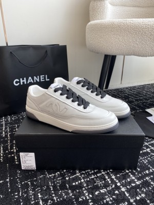 Chanel Unisex CC Logo Calfskin Sneakers G39978 2024 04