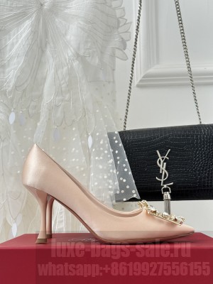 Roger Vivier Crystal buckle in Satin 8.5cm Pump Pink