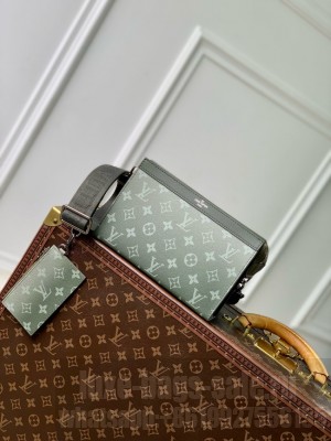Louis Vuitton Gaston Wearable Wallet M11544 Khaki Green
