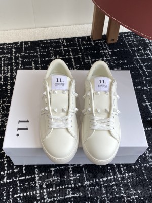 Valentino Garavani Rockstud Untitled sneaker in white calfskin 021 2025