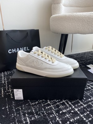 Chanel Unisex CC Logo Calfskin Sneakers G39978 2024 03