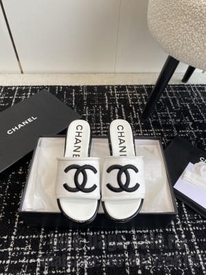 Chanel CC Logo Fabric Slide Mule 2024 012