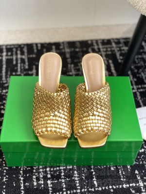 Bottega Veneta Women's 9cm Knot mules gold