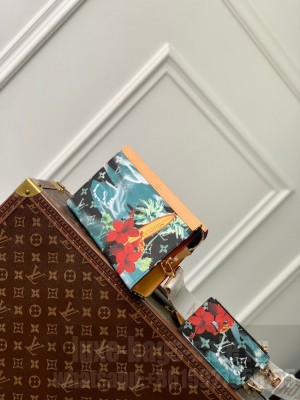 Louis Vuitton Gaston Wearable Wallet M83466 Navy Blue