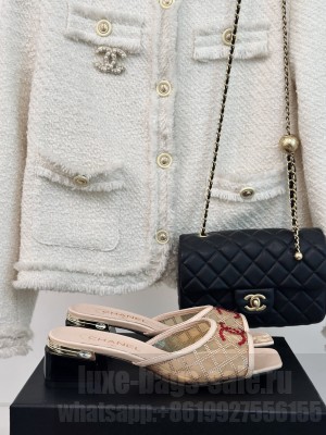 Chanel Crystal CC LOGO Slide Mule 05