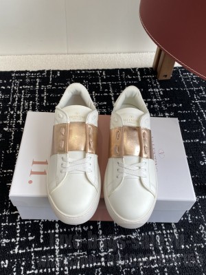 Valentino Garavani Rockstud Untitled sneaker in white calfskin 013 2025