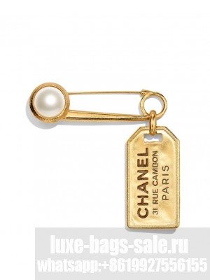 Chanel Brooch Golden