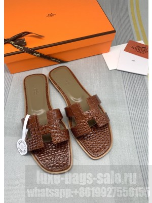 Hermes Oran Crocodile Embossed Leather Flat Slide Sandals 129 2022 Collection