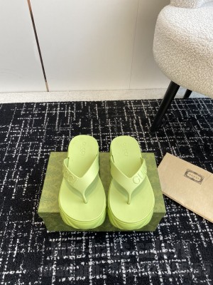 Gucci Women's Thong Platform Sandal 746334 Green