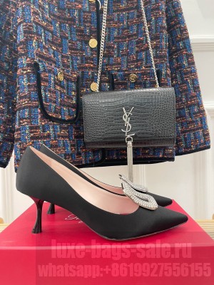 Roger Vivier Viv' Choc Strass Buckle Pumps in Satin black