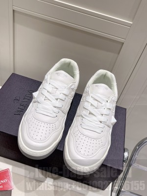 Valentino Garavani ONE STUD Low-Top Nappa Sneaker 2022 collection 016