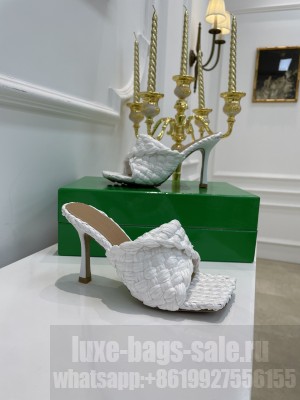 Bottega Venta  Intrecciato raffia mule stretch sandals with an elongated squared toe White 2021 Collection