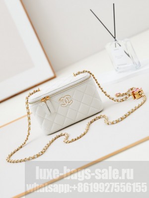 CHANEL MINI CLUTCH  AP3940 white