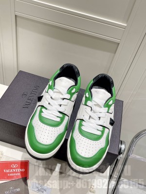 Valentino Garavani ONE STUD Low-Top Nappa Sneaker 2022 collection 06