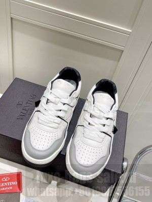 Valentino Garavani ONE STUD Low-Top Nappa Sneaker 2022 collection 013