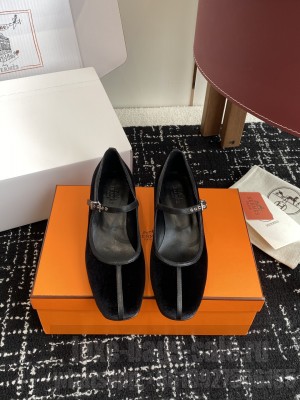 Hermes Lilibeth 40 pump velvet black