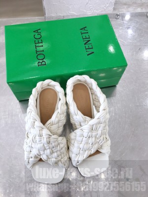Botteg Veneta Oversized criss-cross straps Squared toe with rounded edges Slide-on Sandals 2020 Fall White