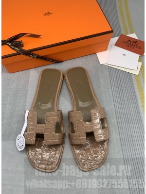 Hermes Oran Stone Embossed Leather Flat Slide Sandals 0102 2022 Collection