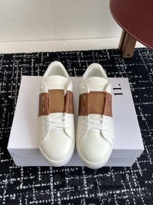 Valentino Garavani Rockstud Untitled sneaker in white calfskin 012 2025