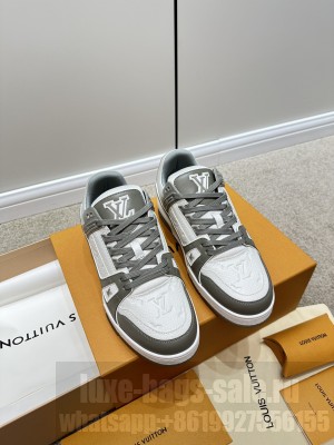 Louis Vuitton Unisex LV Trainer Sneakers 2023 015
