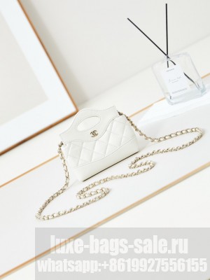 CHANEL CLUTCH WITH CHAIN AP3875 white