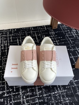 Valentino Garavani Rockstud Untitled sneaker in white calfskin 011 2025
