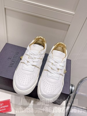 Valentino Garavani ONE STUD Low-Top Nappa Sneaker 2022 collection 020