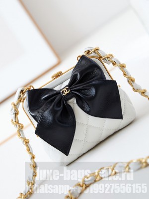 Chanel 24A CLUTCH WITH CHAIN AP4028 white&black