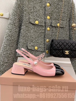 Miu Miu Patent leather Slingback pumps with metal chain and artificial pearl Black/Pink