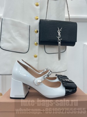 Miu Miu 6cm Patent leather Bow pumps with metal chain and artificial pearl Black/White
