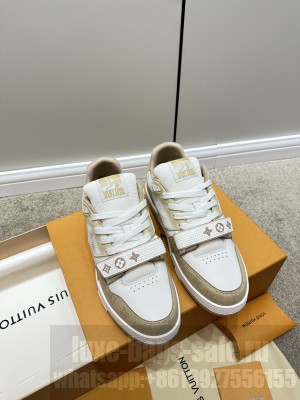 Louis Vuitton Unisex LV Trainer Sneakers 2023 05