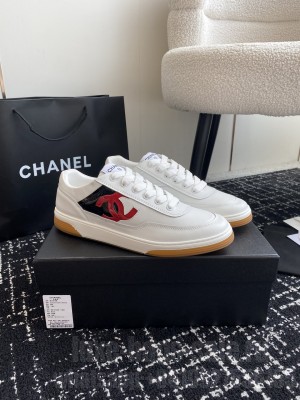 Chanel Unisex CC Logo Calfskin Sneakers G39978 2024 02